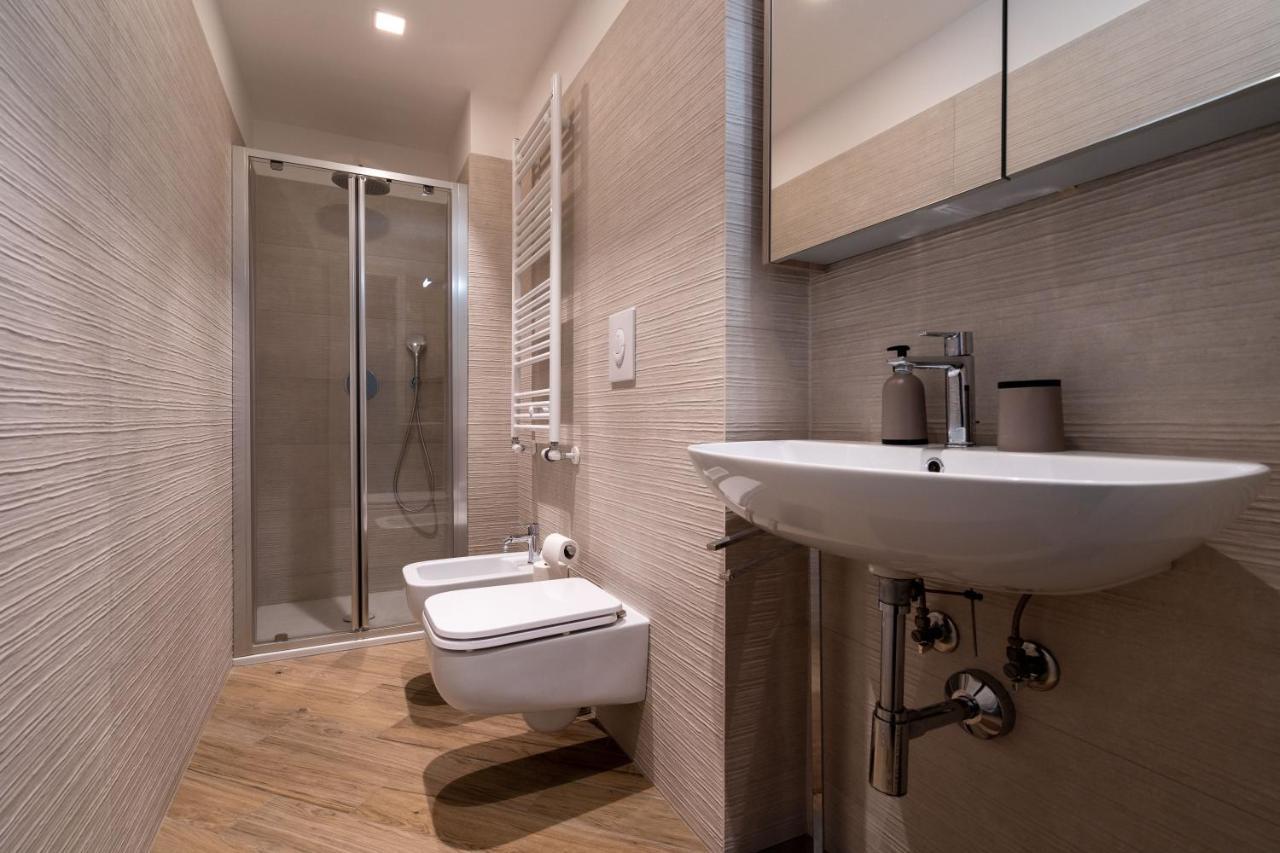 Aurealiving - Trastevere Suite With Rooftop & Gym, Your Place In Rome Bagian luar foto